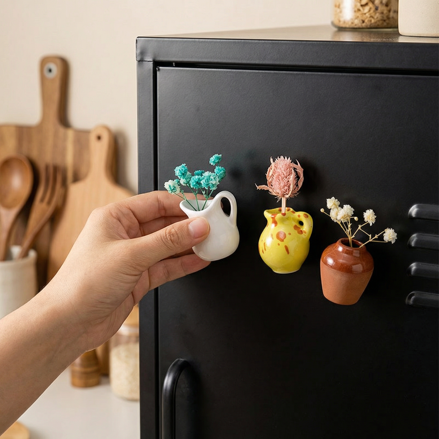 Mini Ceramic Vases with Magnet – Stylish Decoration for Fridge and Home
