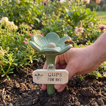 Flower-Shaped Bee Waterer – Colorful Water Dispensers for the Garden