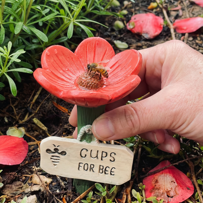 Flower-Shaped Bee Waterer – Colorful Water Dispensers for the Garden